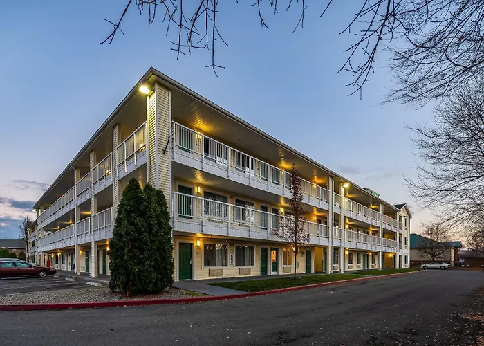 Hometowne Studios By Red Roof Spokane - Valley
